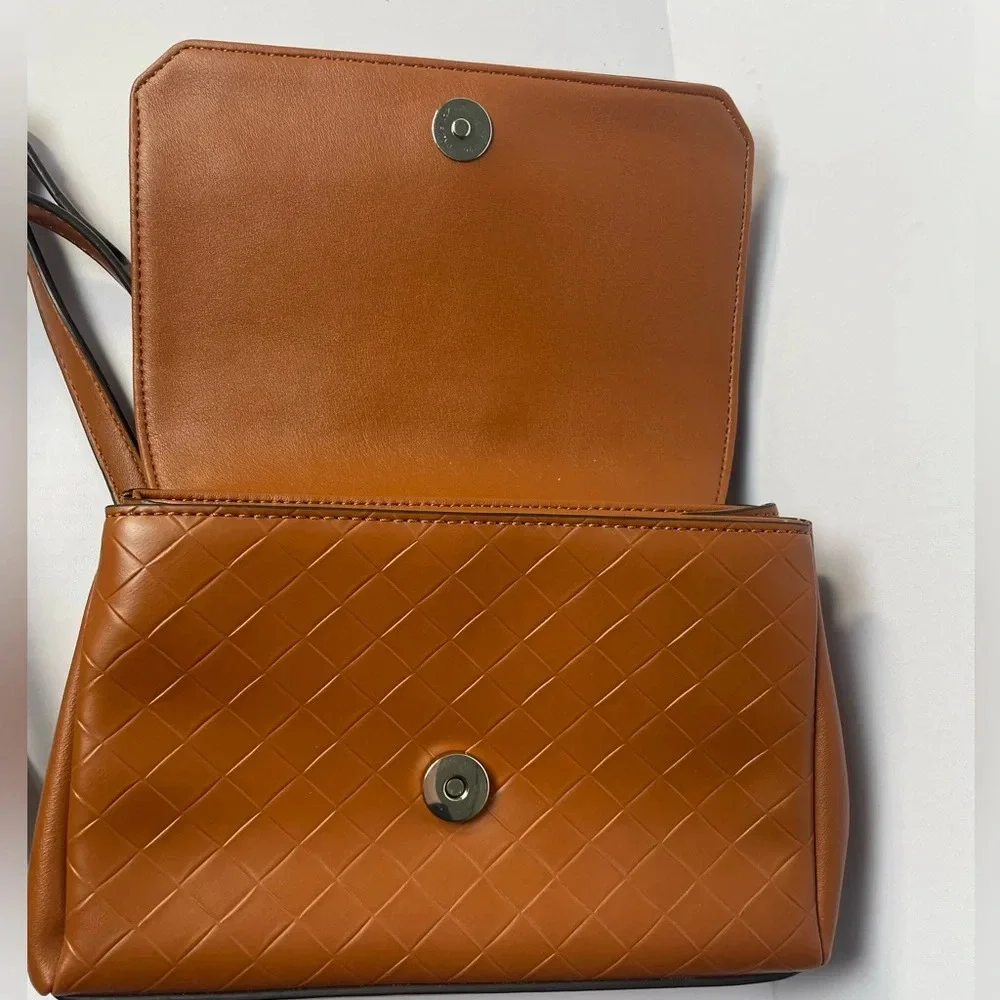 Guess Tan Leather Crossbody Bag Silver Braided Chain Handle EUC Like New